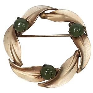 Vtg Gold Tone Wreath Leaves Green Stones Round Scatter Pin 1.25" Unsigned